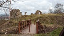 Eingang zur Ruine (Bild: Oktavian Bartoszewski)