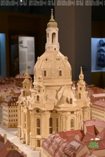 Die Frauenkirche war einst von einem dicht bebauten Stadtviertel umgeben. (Bild: Natalia Siedler)