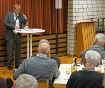 Jörg Vins blickt in die Vergangenheit der "Nachricht". (Bild: Thomas Krytzner)