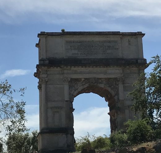 Der Titusbogen gehört heute zum archäologischen Gelände des Forum Romanum und des Palatin