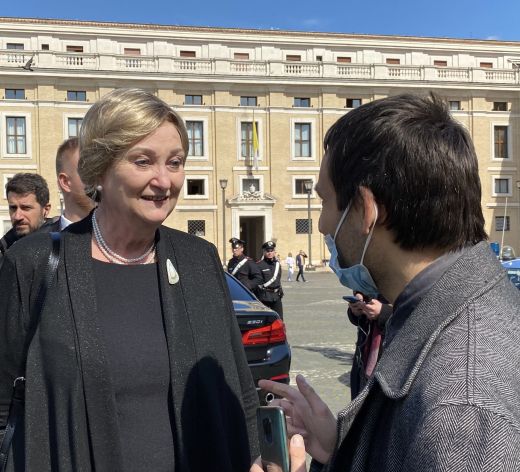 Anna ZÁBORSKÁ und journalist Petrik in Rom